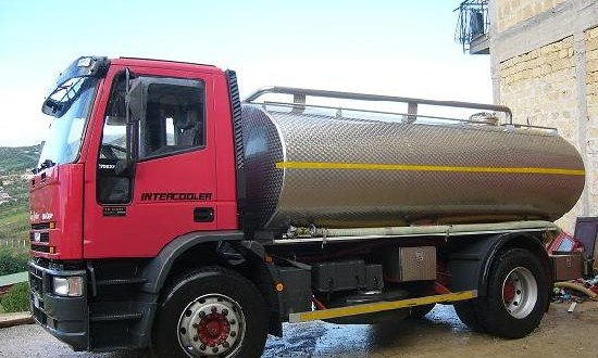 SANT’AGATA MILITELLO – Autobotti comunali ferme?