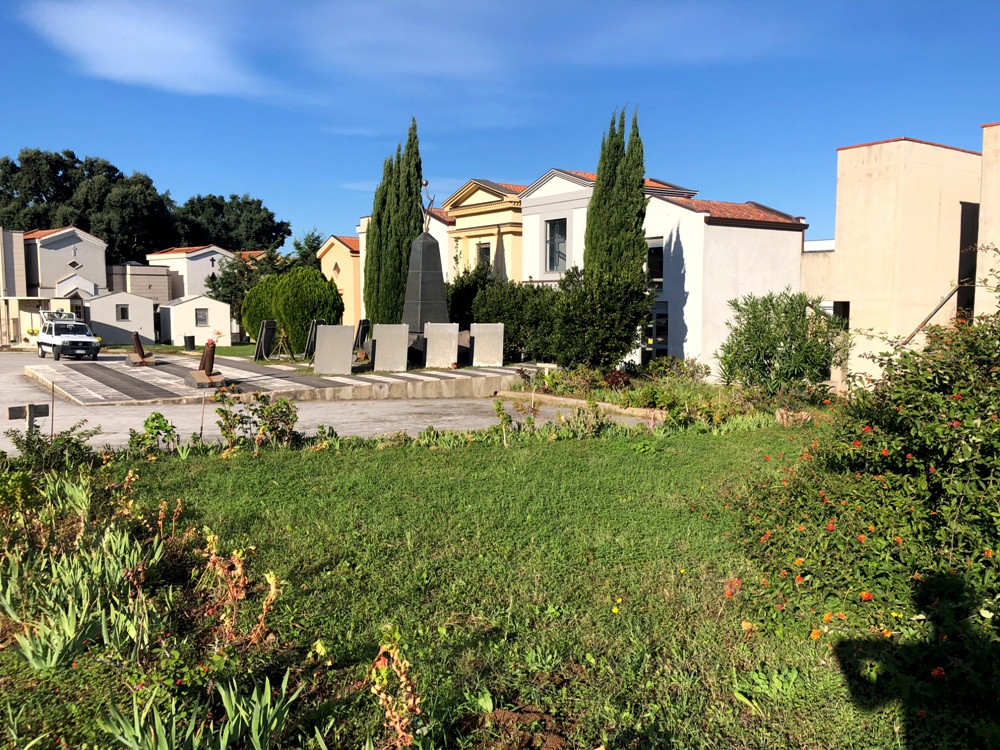 SANT’AGATA MILITELLO – Interventi di sistemazione e pulizia al cimitero