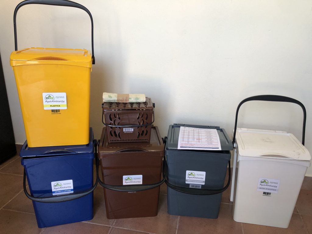 SANT’AGATA MILITELLO – In distribuzione i nuovi kit per la raccolta differenziata