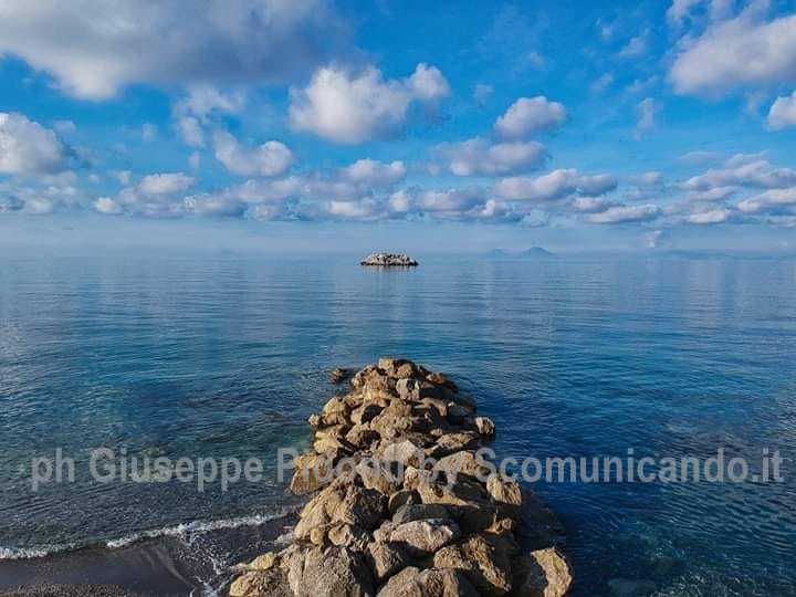LA BELLA FOTO – Proiezioni in azzurro. Giuseppe Pidonti ci regala emozioni