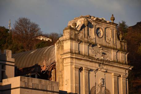 TERREMOTO A CATANIA – Crolli in abitazioni e chiese. Chiuso un tratto dell’A18. Dieci feriti lievi. Monitorato lo Stromboli