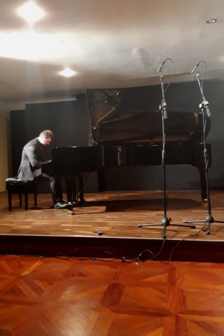GIUSEPPE COSTA – A Messina, “LiberaMente”, la performance per piano solo nell’improvvisazione