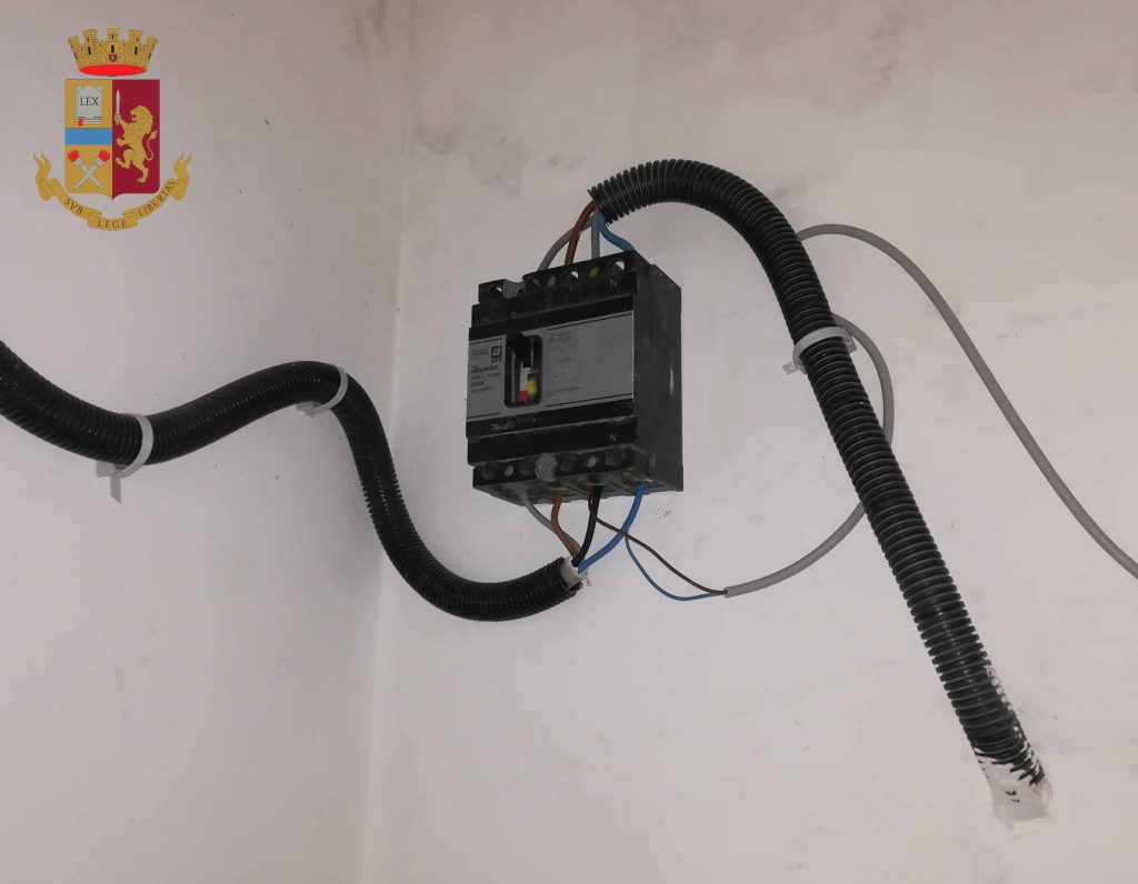 BARCELLONA P.G. – Denunciato per furto di energia elettrica