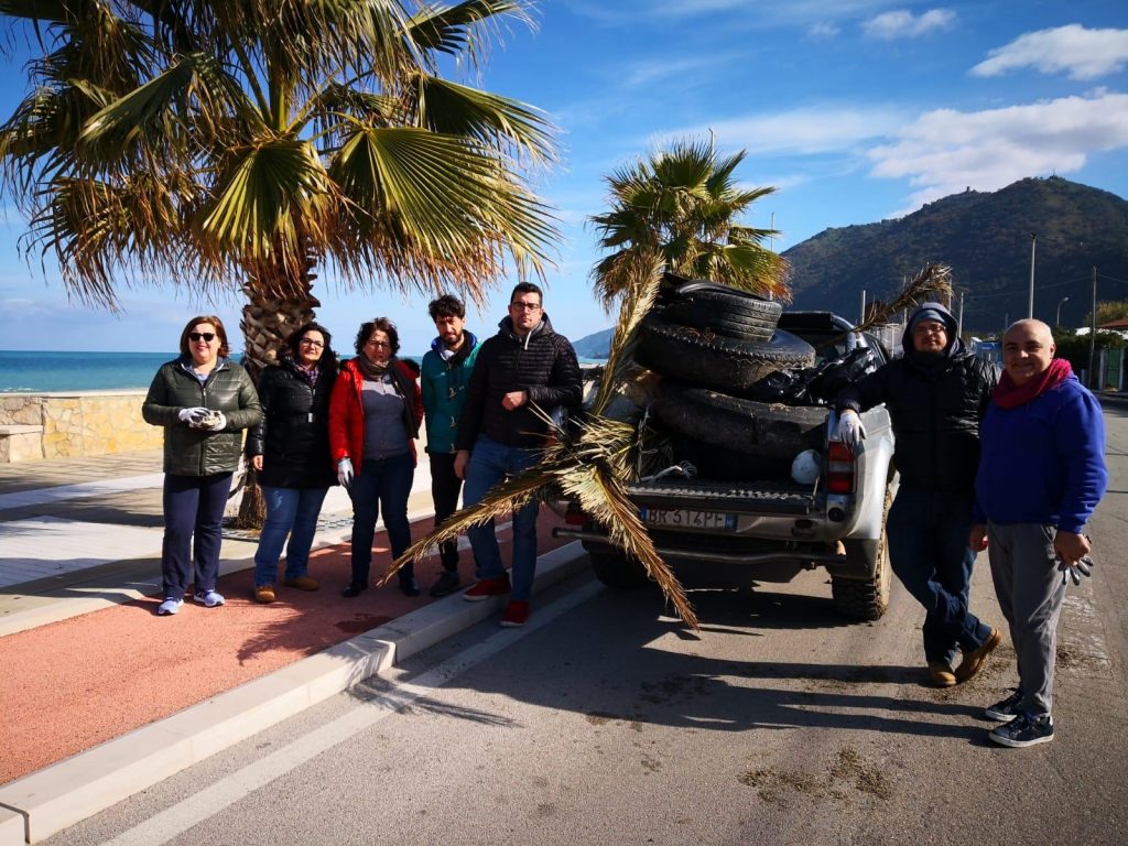 SPIAGGE Ri-PULITE – La bella giornata, a Brolo, di “AriaFrisca”