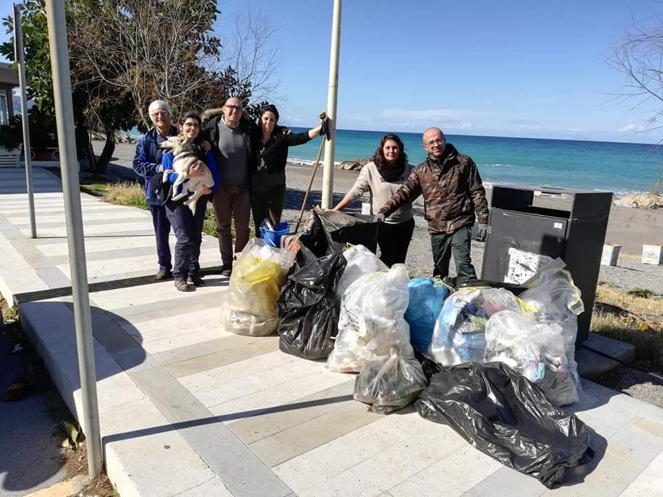 ESPERIENZE RIUSCITE – Un successo la giornata di volontariato pulizia sulla spiaggia di Gliaca di Piraino