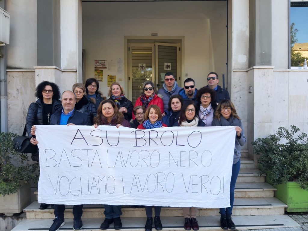 LA PROTESTA A BROLO – Sperando in un futuro migliore… I Dipendenti Comunali Asu giustamente in agitazione