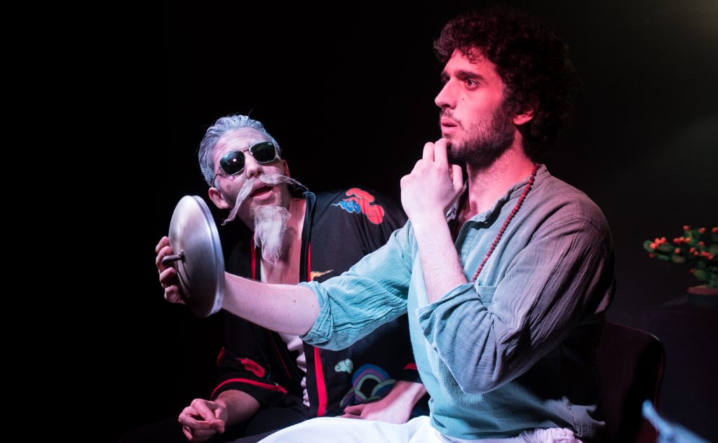 TEATRO – Esilarante, grottesco, commovente al teatro della Luna Obliqua ovazione per “Il maestro e Bacchisio”