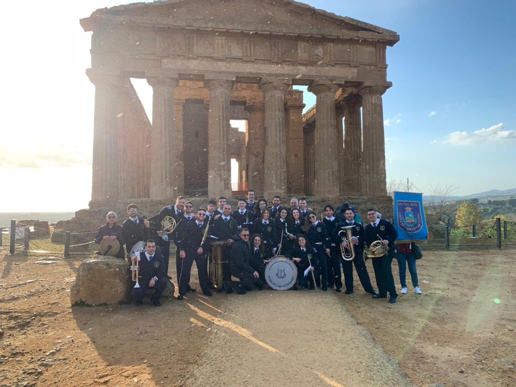 MUSICANDO – La banda musicale “Città di Capo d’Orlando” alla Sagra del Mandorlo in Fiore