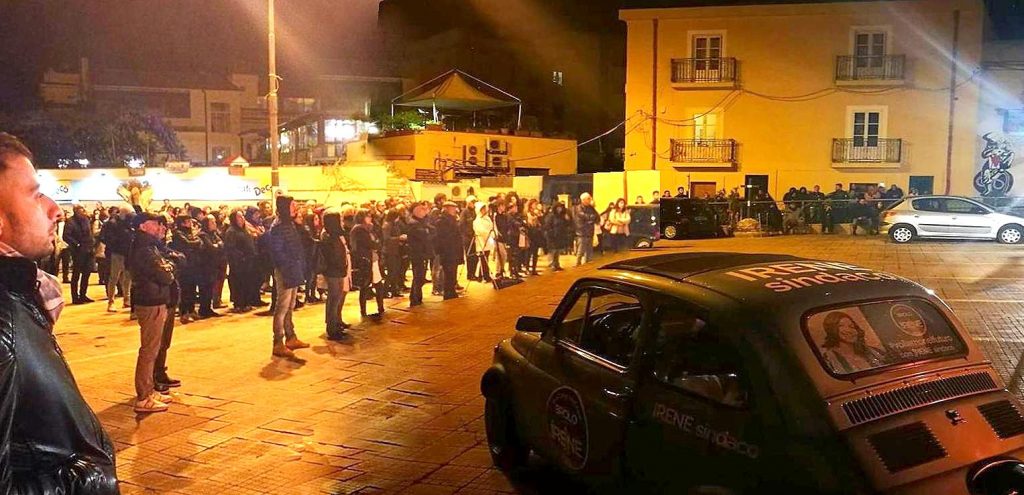 COMIZIANDO – Ieri sera in piazza Roma Ricciardello & Company, parlando di futuro ma anche “stoccando” gli avversari