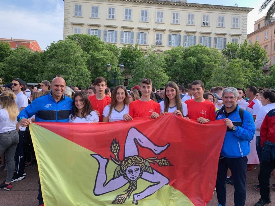 SICILIA IN CORSICA – Ai Giochi delle Isole i “nostri ragazzi” del tennis inizieranno a gareggiare da oggi