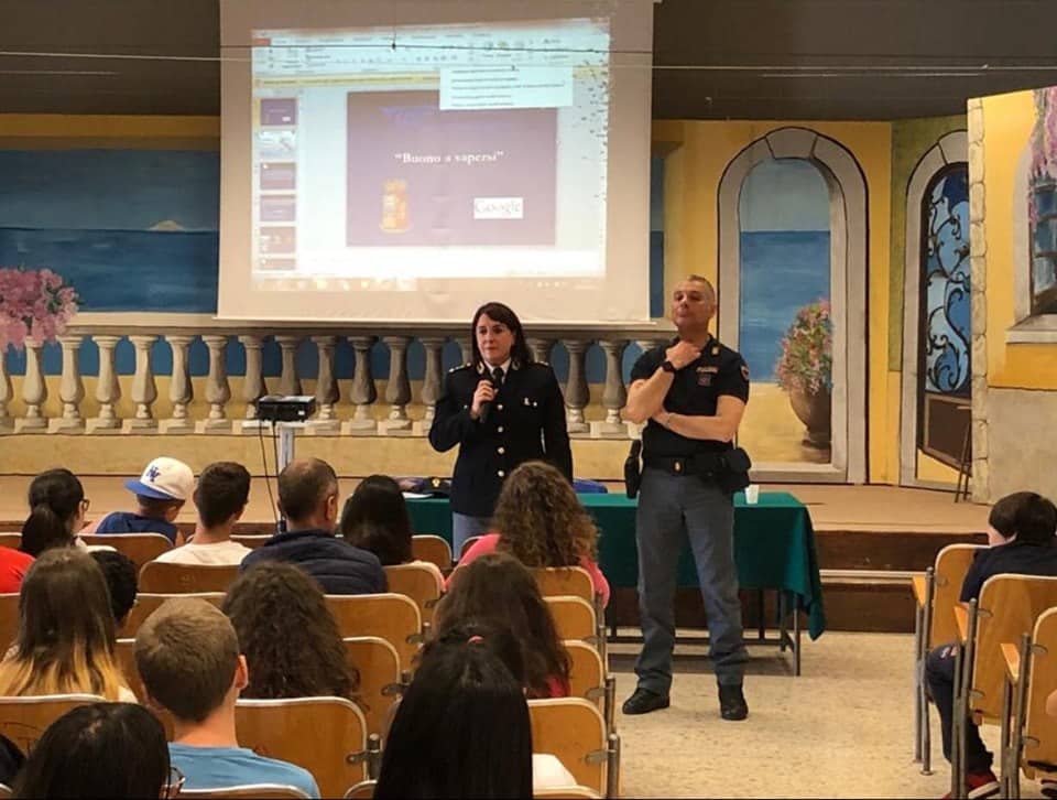BULLISMO & CYBERBULLISMO – A Sant’Agata Militello gli studenti incontrano la Polizia di Stato