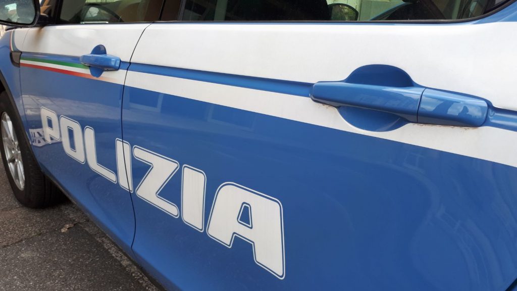 TORTORICI – Coltivazione di cannabis indoor. La Polizia di Stato arresta bracciante agricolo
