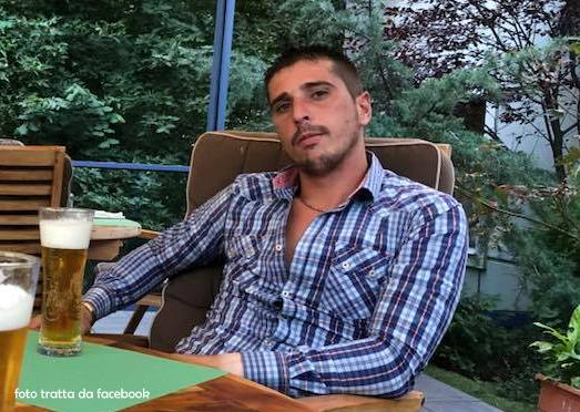 INCENDIO – A Sant’Agata Militello notte di paura. Carmelo Ballì… autentico eroe salva l’occupante dell’appartamento divorato dalle fiamme