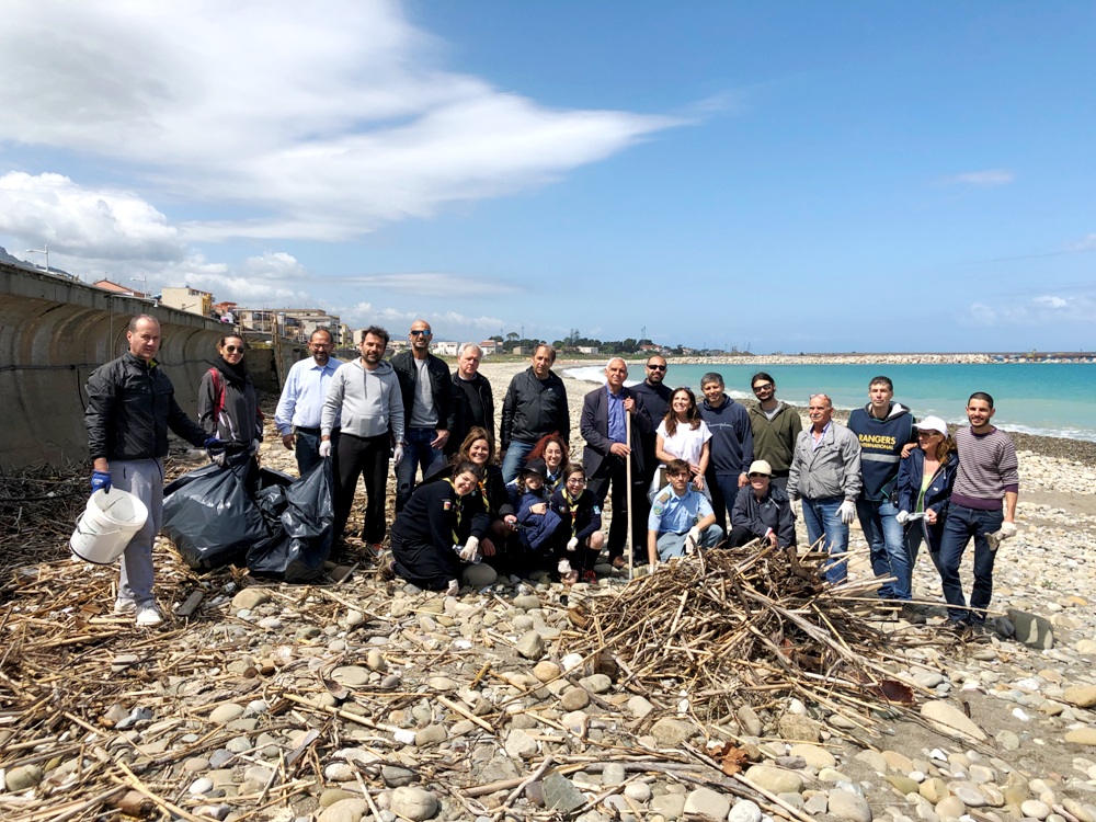 SANT’AGATA MILITELLO – Domenica mattina dedicata all’ambiente con “Puliamo la spiaggia”