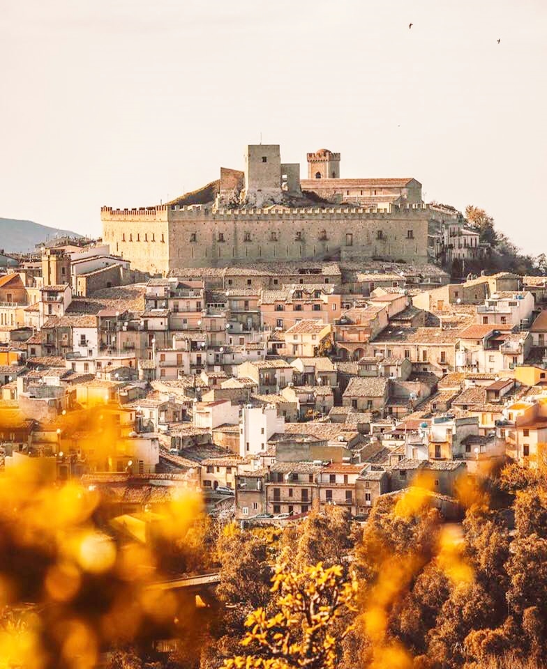 MONTALBANO ELICONA – Al via i primi esclusivi eventi estivi
