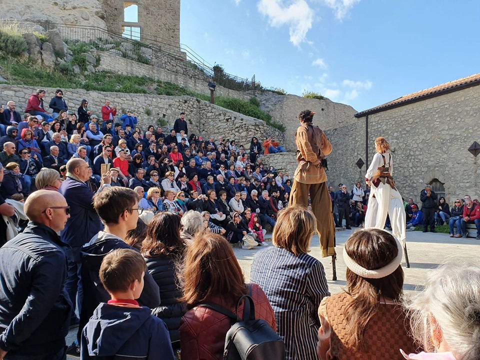 MONTALBANO ELICONA – Altro grande successo per l’evento Viaggio nel Medioevo