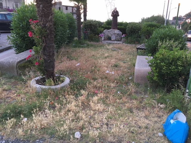 CAPO D’ORLANDO – La villetta comunale di piazza Curasì nel mirino dei consiglieri Gemmellaro e Sanfilippo