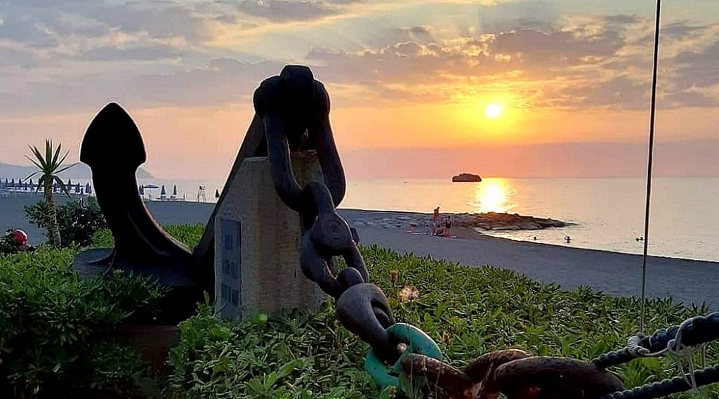 FOTO D’ESTATE –  Il Tramonto dei “Marinai”