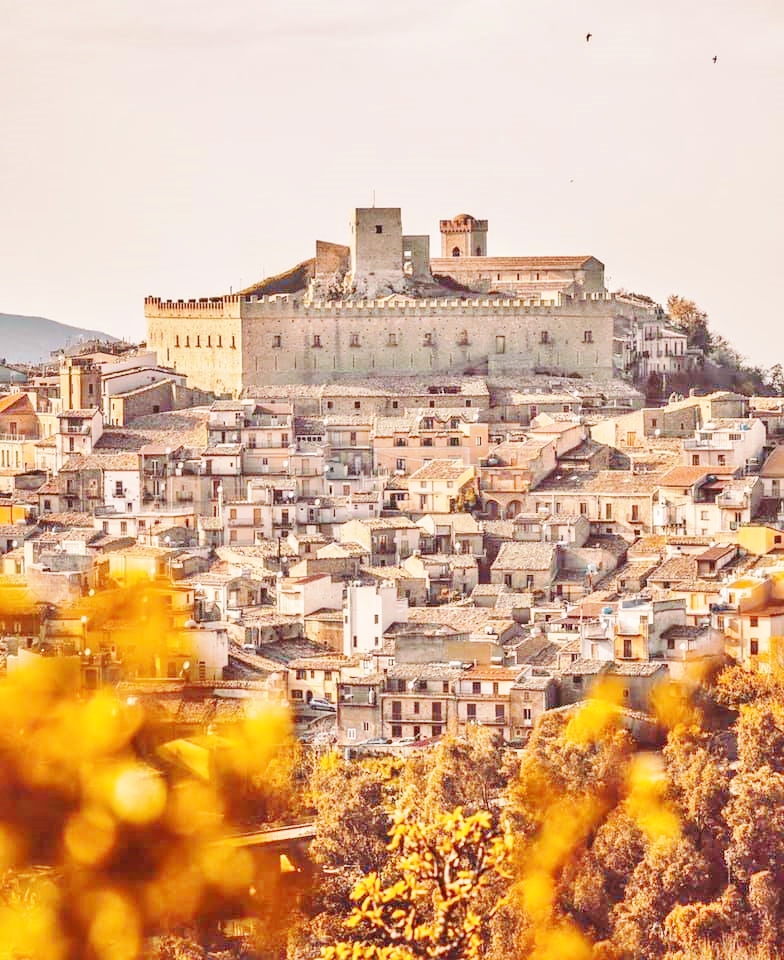 MONTALBANO ELICONA – Al via le Feste Aragonesi ed il Corteo Storico con grandi novità
