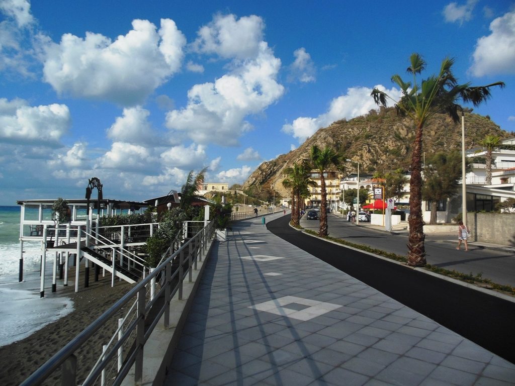CAPO D’ORLANDO – Aggiudicati i lavori per il consolidamento del muro sul Lungomare Doria e sulla litoranea di San Gregorio