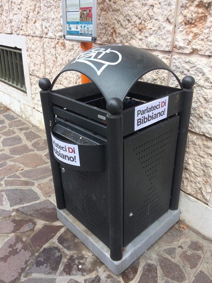 “PARLATECI DI BIBBIANO” – IL sindaco di Mantova fa rimuovere gli adesivi, ma sui social è la “sua” deblacle