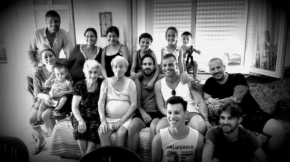 FOTO E STORIE – Dentro uno scatto, quattro generazioni, e tutta la storia della “Marina”