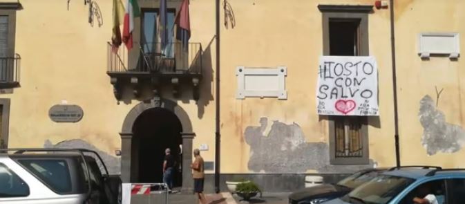 DELITTO DI UCRIA – Il Riesame fissa la data al 23 settembre, ed intanto a Paternò è bagarre politica per lo striscione esposto
