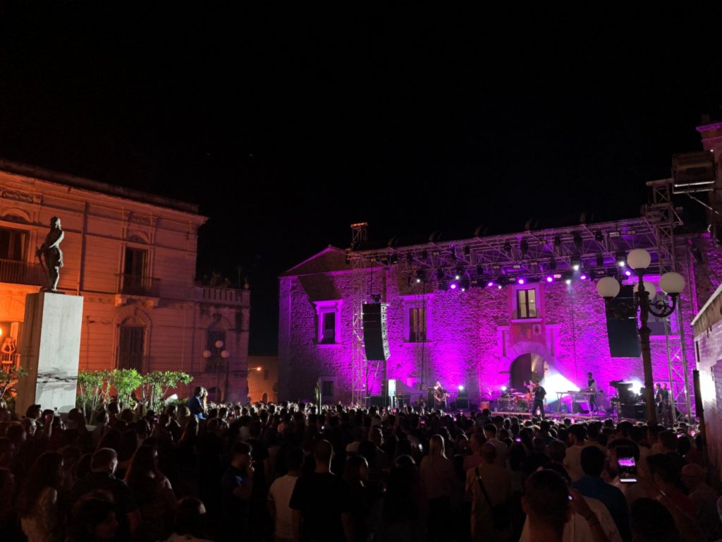 SANT’AGATA MILITELLO – Marina Rei chiude il Curtigghiu GallegoRock Festival
