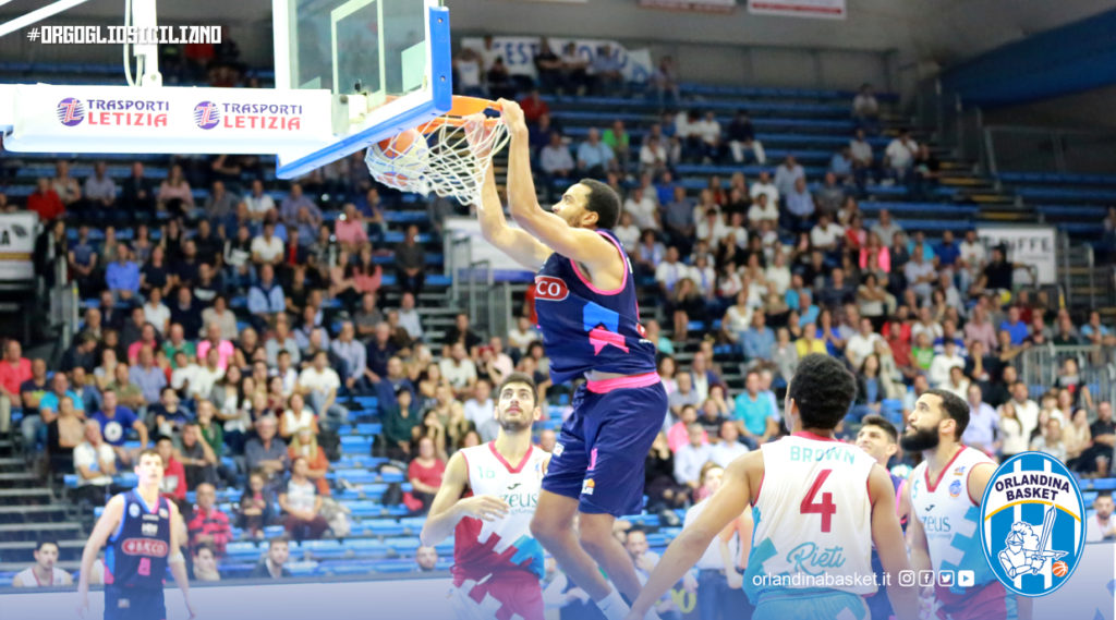 BASKET – Con una bella prova di squadra l’Orlandina conquista la prima vittoria stagionale al PalaFantozzi