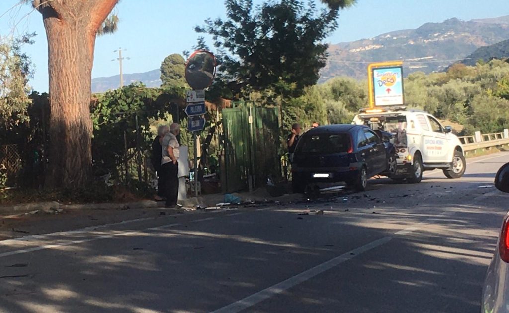 CAPO D’ORLANDO – Incidente al bivio di S. Martino, tre auto coinvolte
