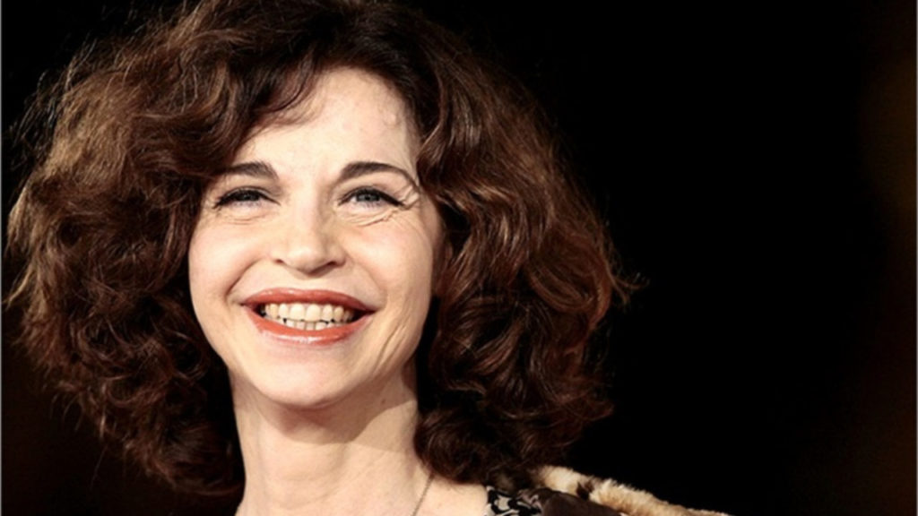 PATTI – Anna Galiena in scena al PalaSerranò con “Coppie e Doppi”