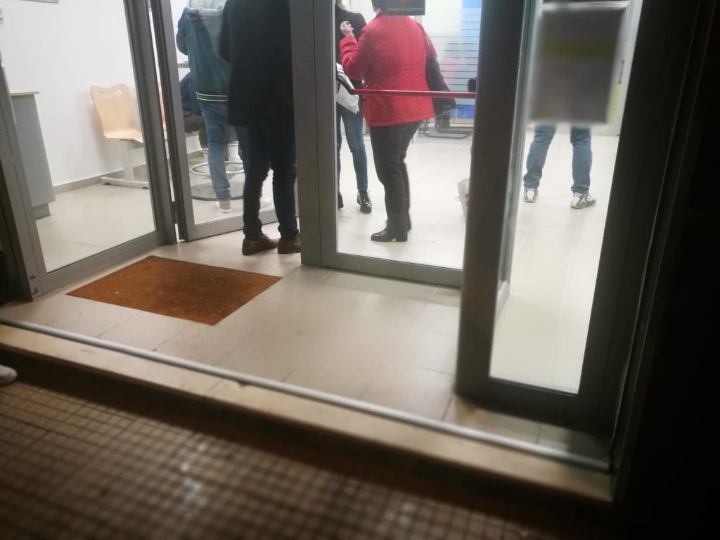 OPS… – Un ufficio postale nuovo di zecca senza accesso per i disabili?