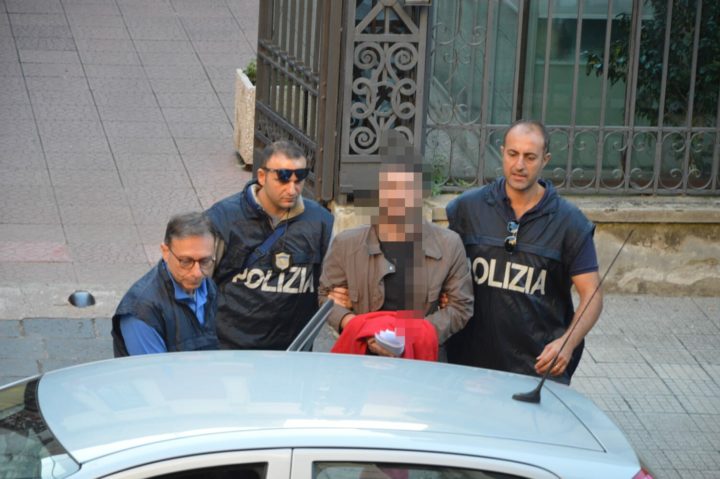 ARRESTI A MESSINA – E’ scattata stamani all’alba l’operazione Flower