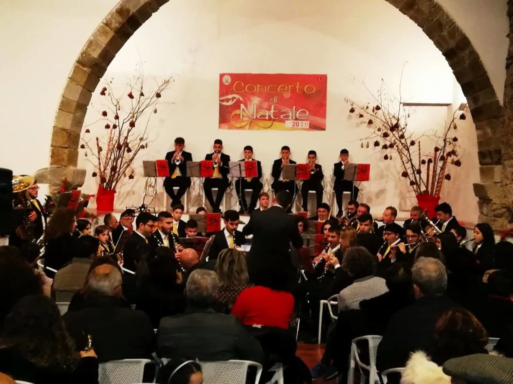 SINAGRA – Applausi a scena aperta per la “V. Bellini” nel Concerto di Natale