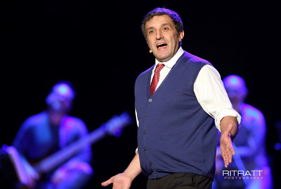 TEATRO – Al Mandanici sorrisi e applausi per lo show di Flavio Insinna
