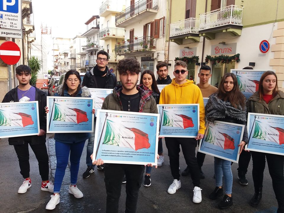 SANT’AGATA MILITELLO – ‘Via della Legalità’ la Costituzione in vetrina