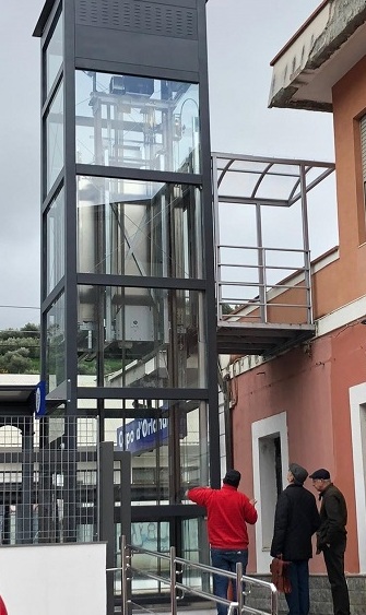 STAZIONI FFSS – Più servizi in quella di Capo d’Orlando per i disabili. Ora c’è l’ascensore