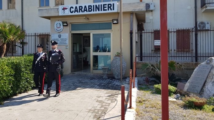 SANT’AGATA DI MILITELLO – Ai domiciliari conversava su Facebook. In carcere 25enne