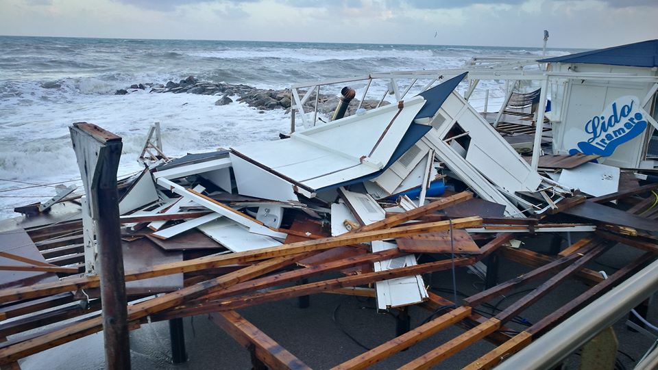 MAREGGIATA – I danni sul lungomare orlandino