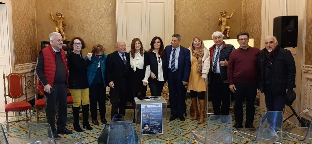 FICARRA – Si è concluso con successo, il convegno sul tema “Una vita attraverso una maschera”