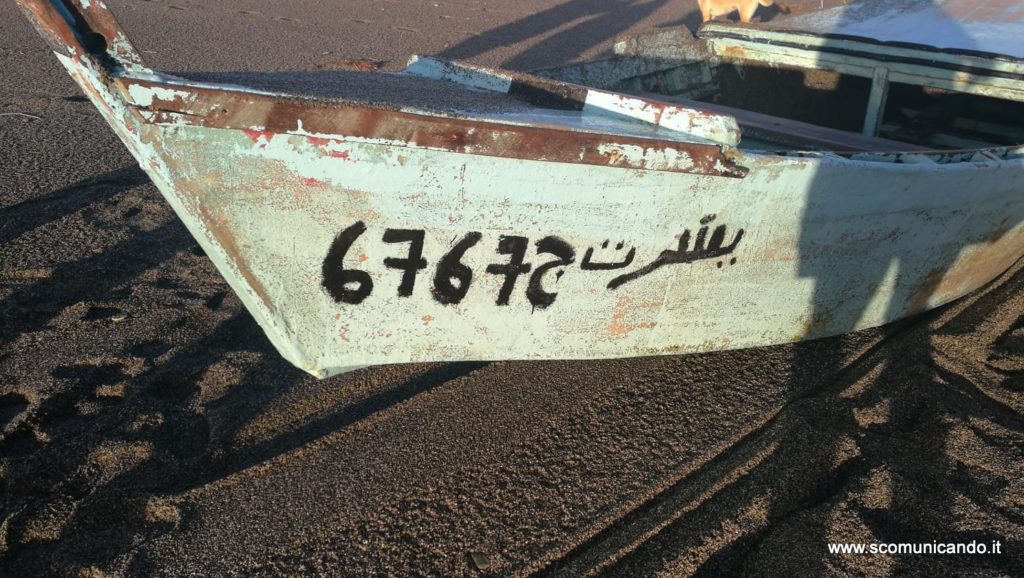BROLO – Maltempo, gozzo arabo spiaggiato