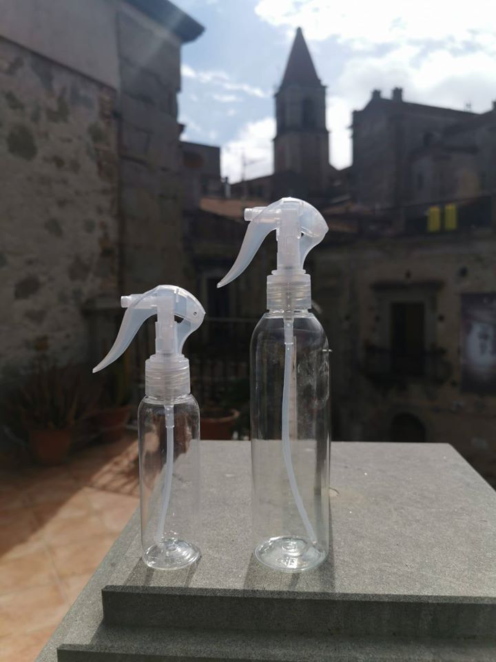 FICARRA – Il dono degli erogatori per disinfettanti
