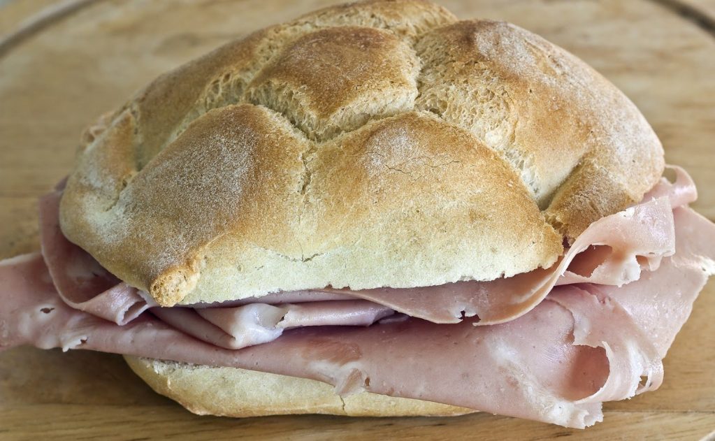 CASTELL’UMBERTO – “Comprar un etto di mortadella” non è una priorità