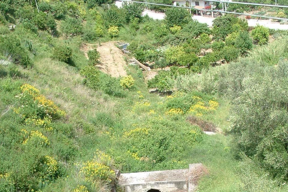 DISSESTO IDROGEOLOGICO – Capri Leone, dopo 14 anni si consolida il versante Est