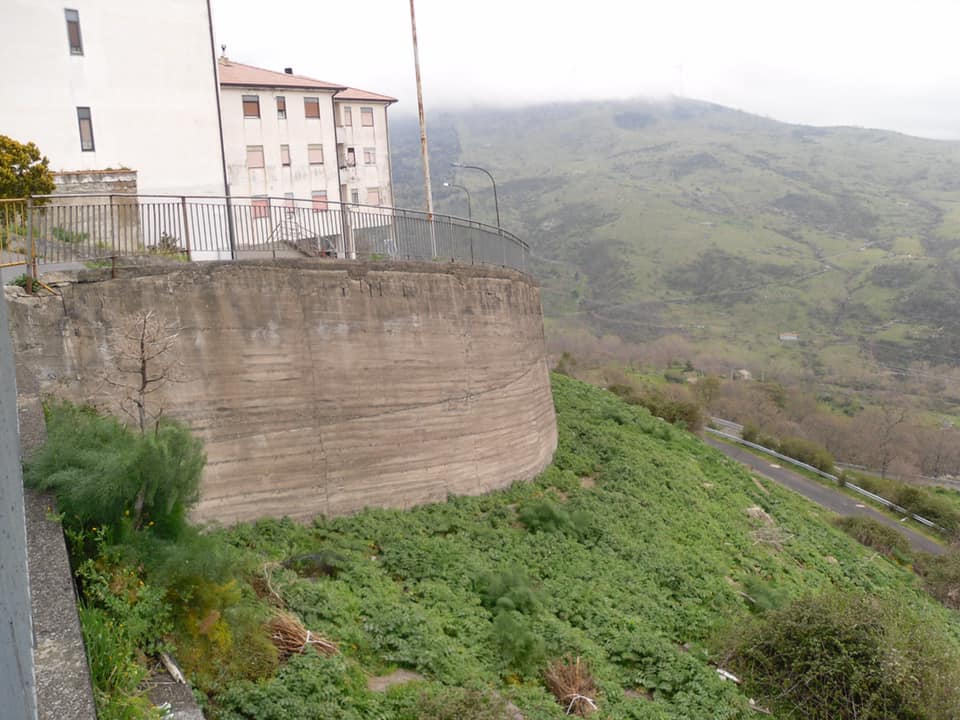 DISSESTO IDROGEOLOGICO – Santa Domenica Vittoria, si progetta la messa in sicurezza per ventisei alloggi popolari