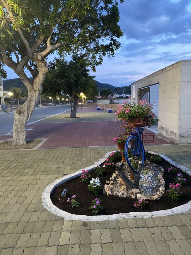 OLIVERI – Completati i lavori di rifacimento del marciapiede di corso Cristoforo Colombo