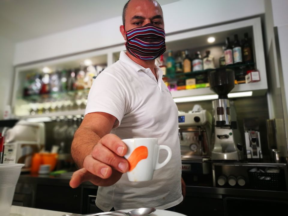 STORIE – Il “caffè sospeso” al Bar Central