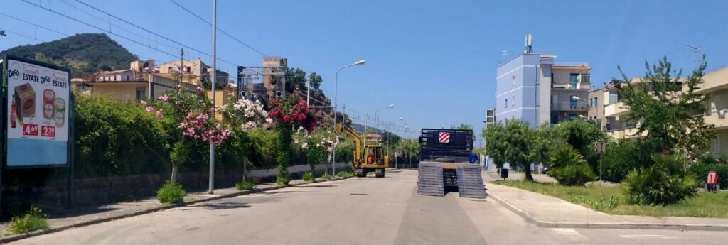 INTERVENTI – La “Ferrovia” ripulisce la scarpata. Ora in sicurezza circa 600 metri di via Germanà a Brolo