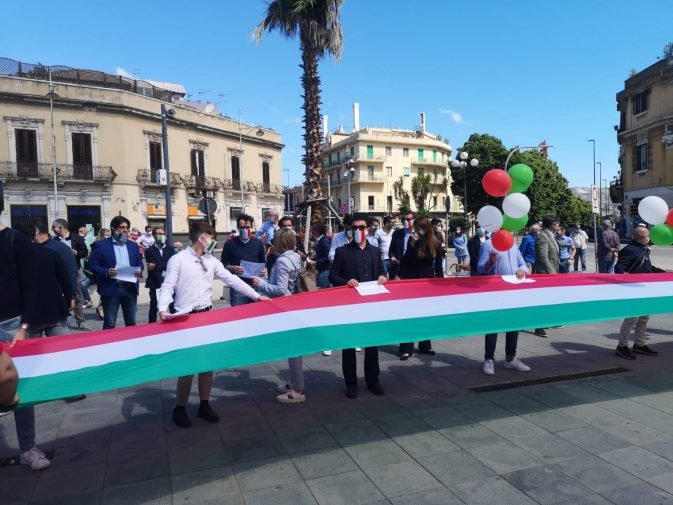 MESSINA – Il CentroDestra in piazza. Flash mob in piazza Cairoli