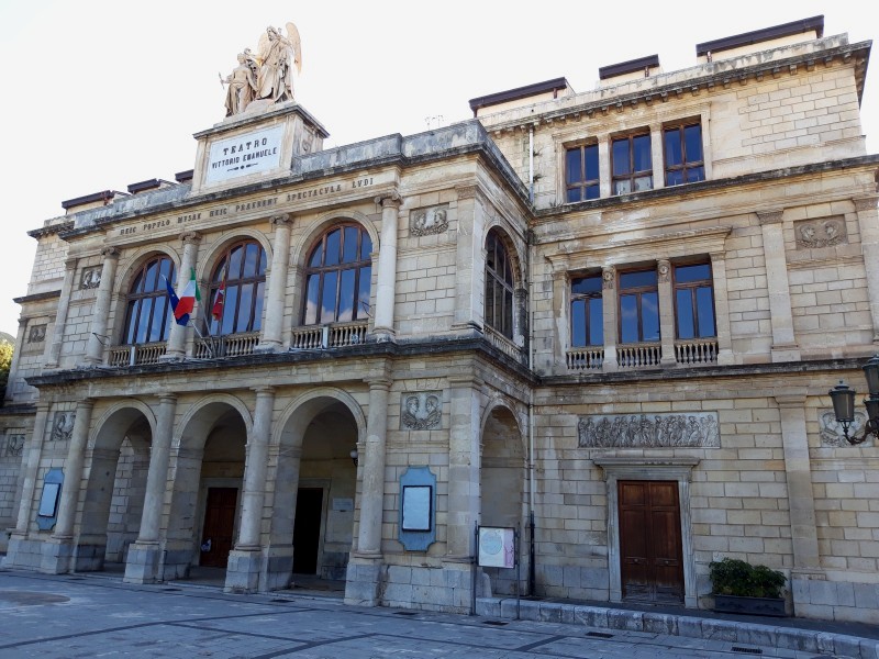 LAVORATORI DELLO SPETTACOLO – Messina: “Il silenzio del Teatro V.E. sembra una chiara dichiarazione di indirizzo artistico e politico”